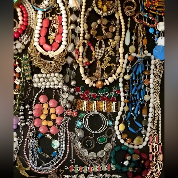 1.5 Lb Vintage 2 Modern Jewelry Lot~ GRAB BAG - Picture 4 of 7